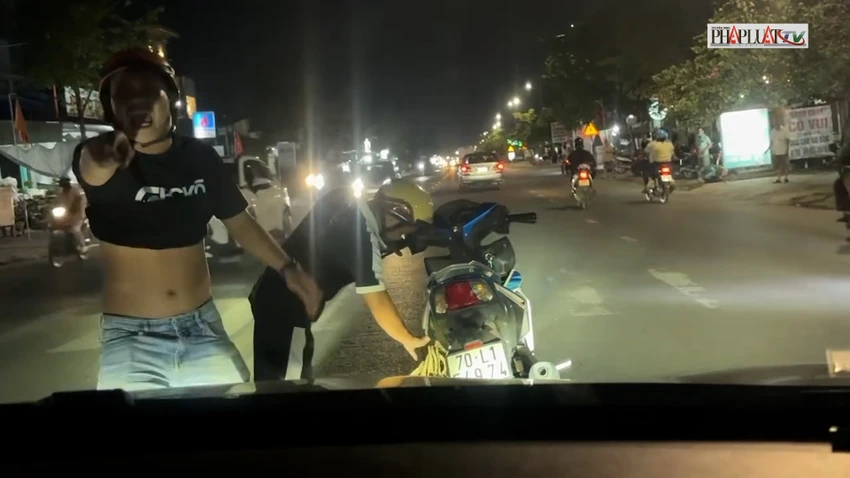 chặn đầu xe taxi (1).jpg