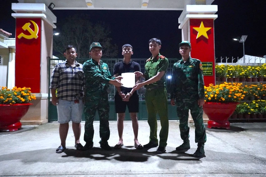 Trốn sang Campuchia.jpg