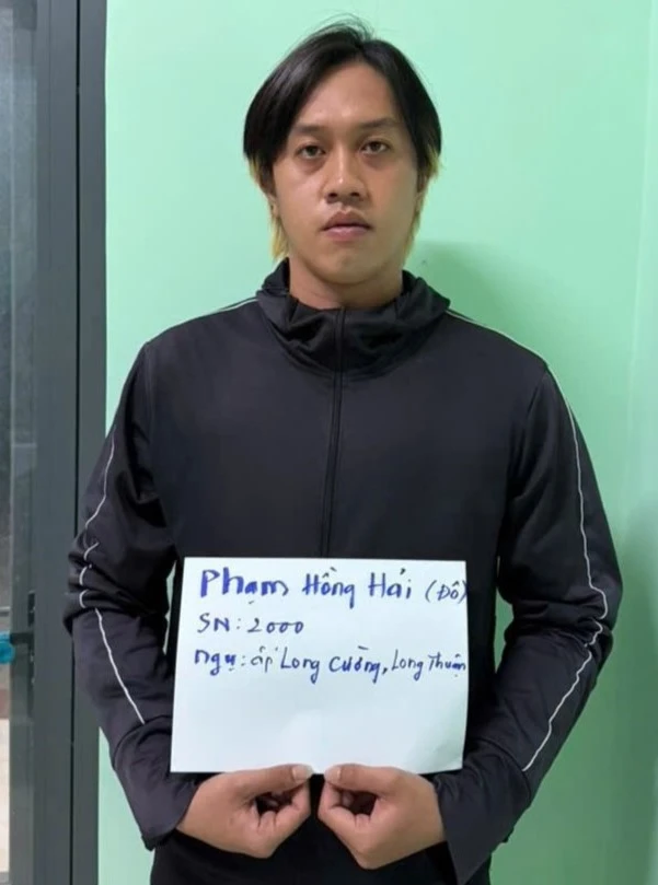nam công nhân.jpg