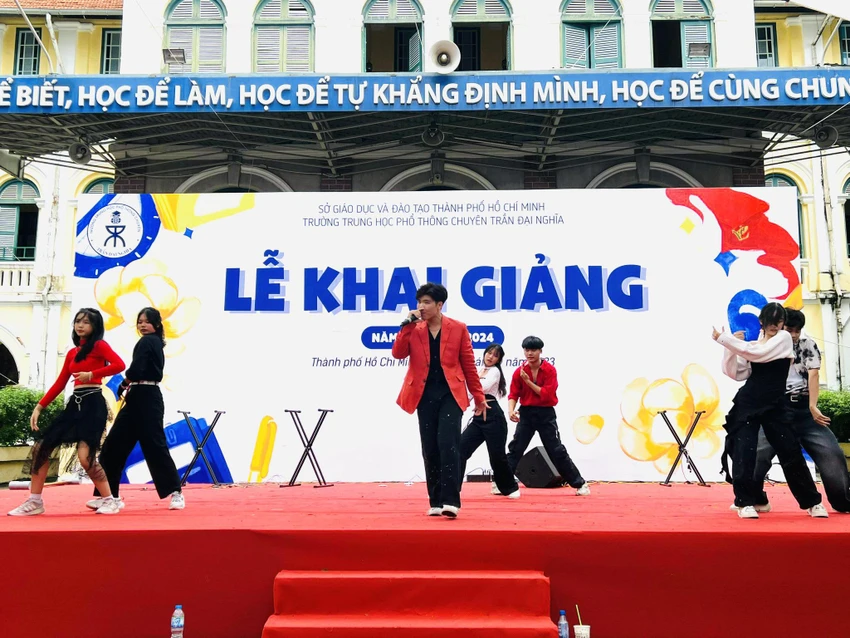 Theo hướng dẫn của Sở Giáo dục và Đào Tạo TP.HCM, tiếp nối phần lễ khai giảng sẽ là phần hội, tạo điều kiện cho học sinh mới nhập học có cơ hội giao lưu, làm quen với môi trường mới.