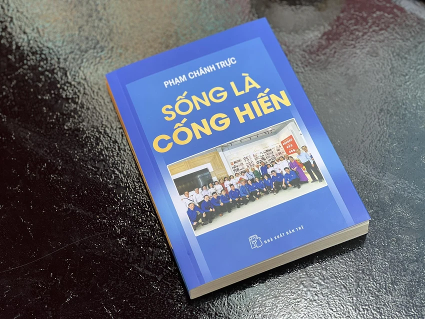 Song-la-cong-hien-cung-Pham-Chanh-Truc3.jpg