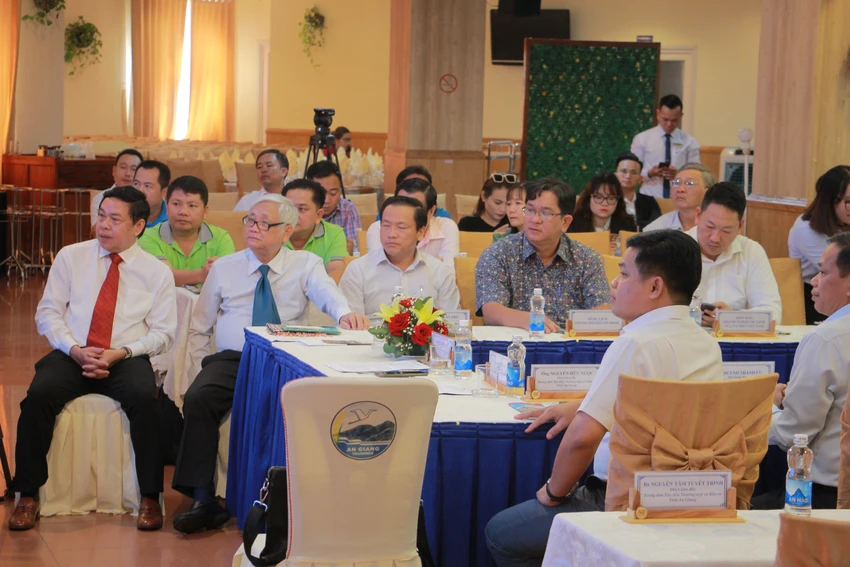 Hội nghị là nơi giao lưu, kết nối tour, tuyến du lịch trong và ngoài tỉnh tạo được cầu nối trực tiếp cho doanh nghiệp du lịch An Giang với các doanh nghiệp và đối tác hoạt động, kinh doanh du lịch trên toàn quốc. Hội nghị là nơi giao lưu, kết nối tour, tuyến du lịch trong và ngoài tỉnh tạo được cầu nối trực tiếp cho doanh nghiệp du lịch An Giang với các doanh nghiệp và đối tác hoạt động, kinh doanh du lịch trên toàn quốc.