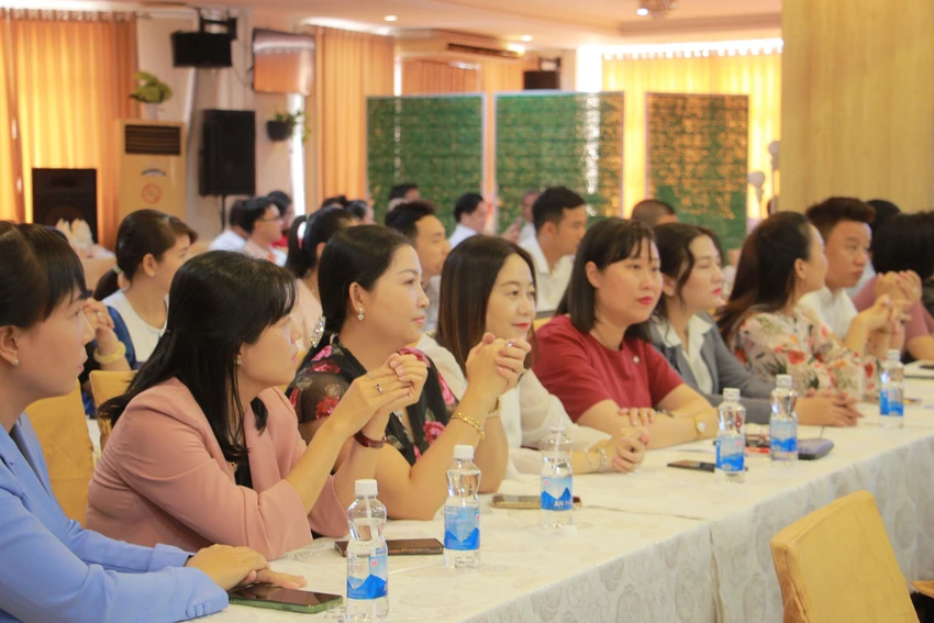 Hội nghị thu hút hơn 150 đại biểu là các đơn vị, doanh nghiệp kinh doanh du lịch trên cả nước. Hội nghị thu hút hơn 150 đại biểu là các đơn vị, doanh nghiệp kinh doanh du lịch trên cả nước.