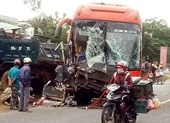 2 xe khách đối đầu, hàng chục hành khách kêu cứu