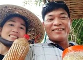 Bác sĩ lao xuống nước lũ sâu mò tìm, cứu người đuối nước