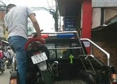 Thanh niên mặc đồ Grabike đâm người sau va chạm