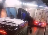 2 xe container tông trong hầm Hải Vân, kẹt xe nhiều giờ liền