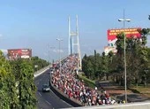 Kẹt xe nghiêm trọng trên cầu Mỹ Thuận vì ô tô bất ngờ chết máy
