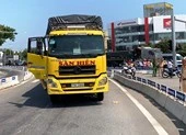 Người phụ nữ chạy xe máy bị xe tải cán tử vong