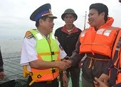 Cứu tàu nơi sóng dữ
