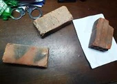 Bị nhắc nhở vi phạm, hai thanh niên ném gạch vào lực lượng 911