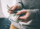 2 người đàn ông Trung Quốc ‘làm xiếc’, lấy 7 triệu đồng