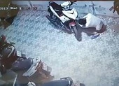 Nhóm trộm bẻ khóa xe Exciter chỉ bằng cọng kẽm ở TP.HCM