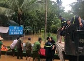 Cảnh sát giải cứu 6 người ở Đồng Nai mắc kẹt trong lũ