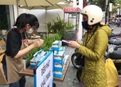 Video: Hàng loạt cửa hàng phát khẩu trang miễn phí ở Đà Nẵng 