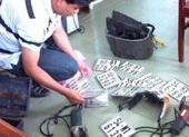 Dùng biển số giả, có bị tước giấy phép lái xe?