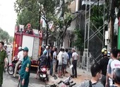 Giàn giáo chạm vào đường dây điện, hai công nhân bỏng nặng