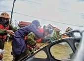 Lập trạm tiền phương tiếp nhận, phân chia hàng cứu trợ