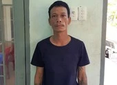Dùng lưng che camera để trộm điện thoại của nhân viên VinMart