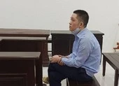 Vào biệt thự ăn trộm rồi lấy quần đùi của gia chủ để...tắm rửa