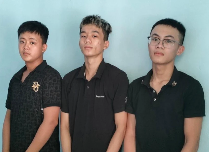 Ba trong bảy nghi phạm bị bắt khẩn cấp. Ảnh: H.H Ba trong bảy nghi phạm bị bắt khẩn cấp. Ảnh: H.H