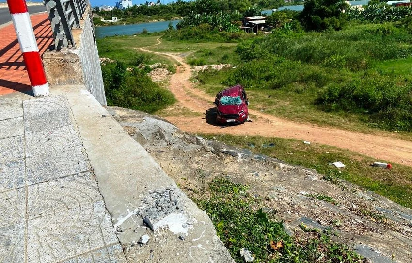Hiện trường vụ tại nạn. Ảnh: HẢI HIẾU Hiện trường vụ tại nạn. Ảnh: HẢI HIẾU