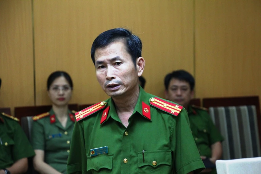Thượng tá Trần Nam Hải kể về hành trình phá án. Ảnh: HẢI HIẾU Thượng tá Trần Nam Hải kể về hành trình phá án. Ảnh: HẢI HIẾU