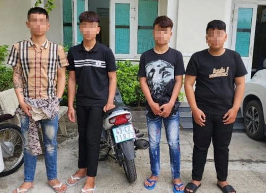 Nhóm bốn nghi phạm đánh một học sinh nhập viện. Ảnh: H.H Nhóm bốn nghi phạm đánh một học sinh nhập viện. Ảnh: H.H