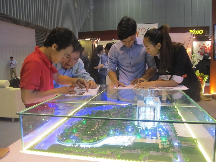 Nhộn nhịp giao dịch bất động sản tầm trung ảnh 1