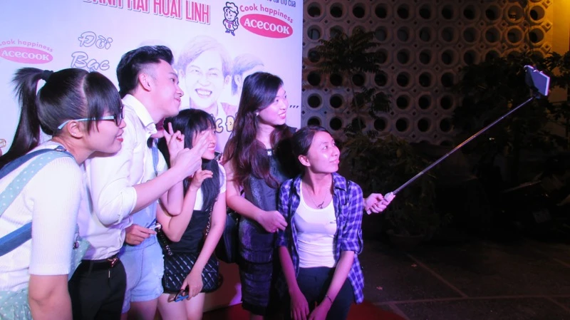 Live show Hoài Linh 'nghẹt' sao ảnh 13 Live show Hoài Linh 'nghẹt' sao ảnh 13