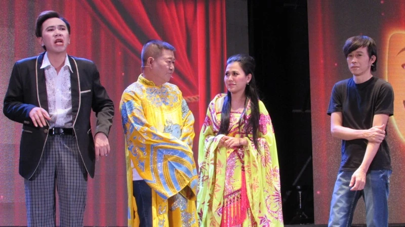 Live show Hoài Linh 'nghẹt' sao ảnh 9 Live show Hoài Linh 'nghẹt' sao ảnh 9