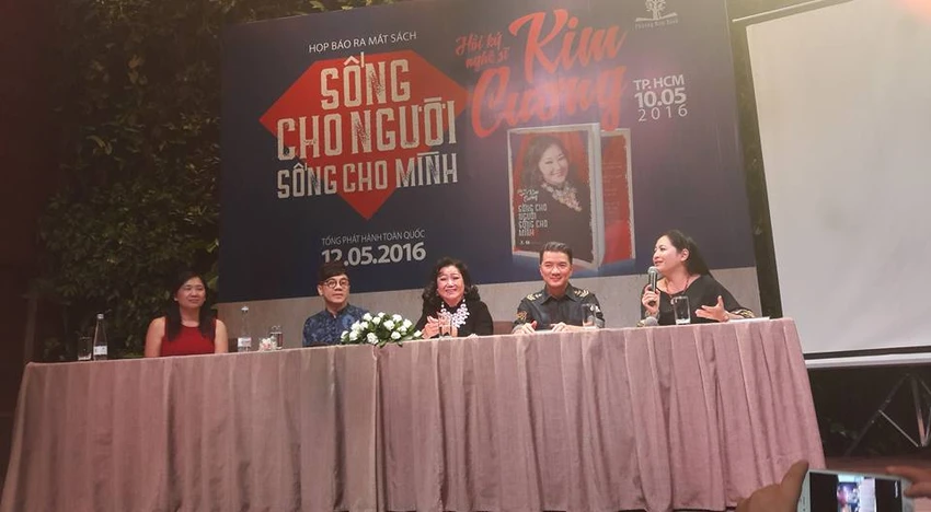 Văn nghệ sĩ nổi tiếng tham dự ra mắt hồi ký của Kỳ nữ Kim Cương ảnh 1 Văn nghệ sĩ nổi tiếng tham dự ra mắt hồi ký của Kỳ nữ Kim Cương ảnh 1