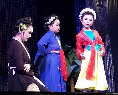 Các bé Hồng Quyên - con nghệ sĩ Tú Sương, Kim Thư - con nghệ sĩ Ngọc Nga., Thảo Trâm con cặp đôi Điền Trung - Lê Thanh Thảo.