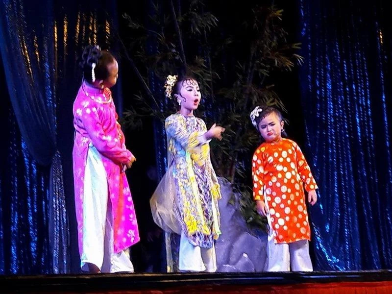 Bà Đề, bà Lý, bà Huyện nhí khiến khán giả cười bể rạp trong Ngao Sò Ốc Hến.