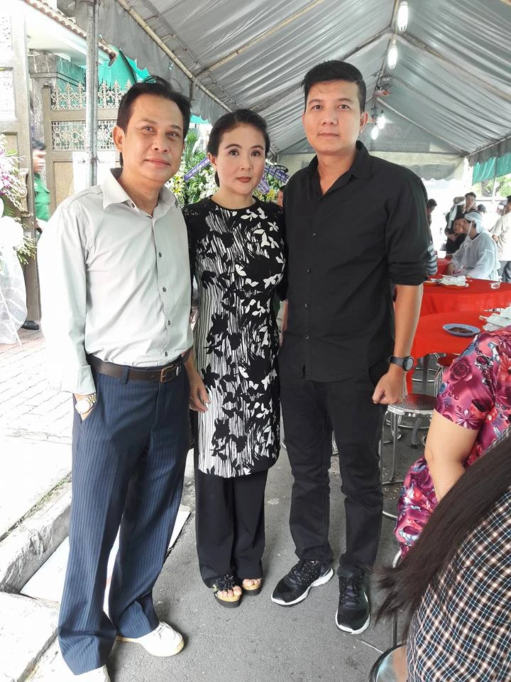 Đông đảo nghệ sĩ, khán giả đến viếng NSND Thanh Tòng ảnh 13 Đông đảo nghệ sĩ, khán giả đến viếng NSND Thanh Tòng ảnh 13