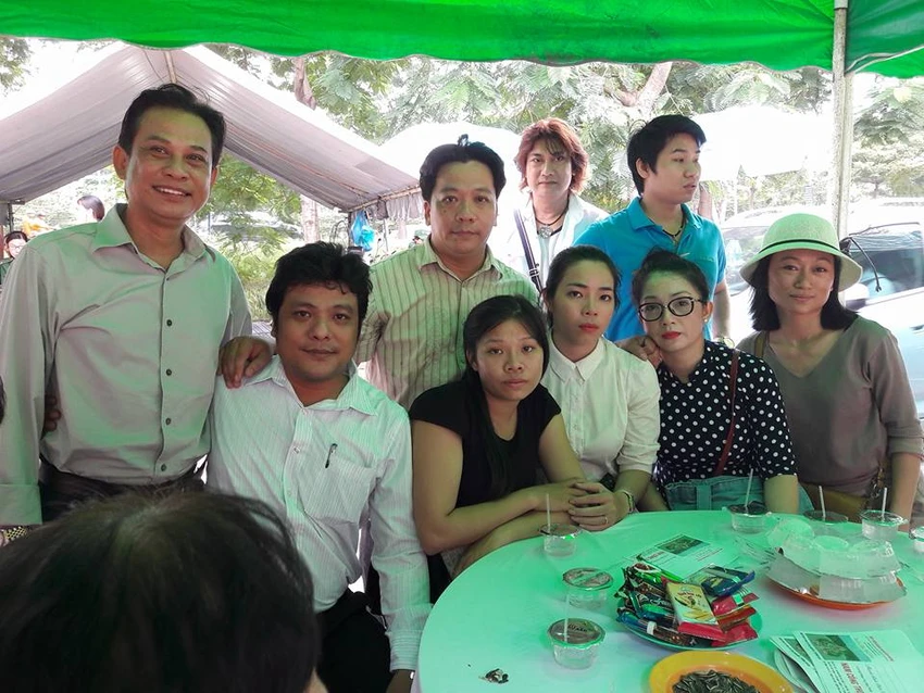 Đông đảo nghệ sĩ, khán giả đến viếng NSND Thanh Tòng ảnh 14 Đông đảo nghệ sĩ, khán giả đến viếng NSND Thanh Tòng ảnh 14
