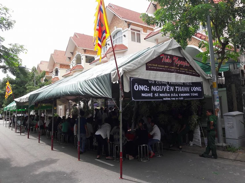 Đông đảo nghệ sĩ, khán giả đến viếng NSND Thanh Tòng ảnh 16 Đông đảo nghệ sĩ, khán giả đến viếng NSND Thanh Tòng ảnh 16