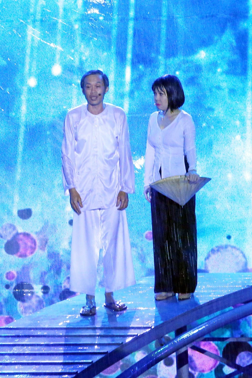 Liveshow Việt Hương: Sự trân trọng khán giả tuyệt vời ảnh 3 Liveshow Việt Hương: Sự trân trọng khán giả tuyệt vời ảnh 3
