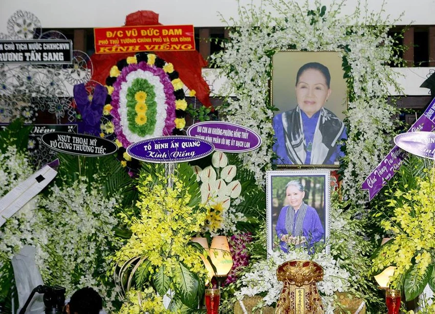 Sao cải lương nói lời cuối về Sầu nữ Út Bạch Lan! ảnh 10 Sao cải lương nói lời cuối về Sầu nữ Út Bạch Lan! ảnh 10