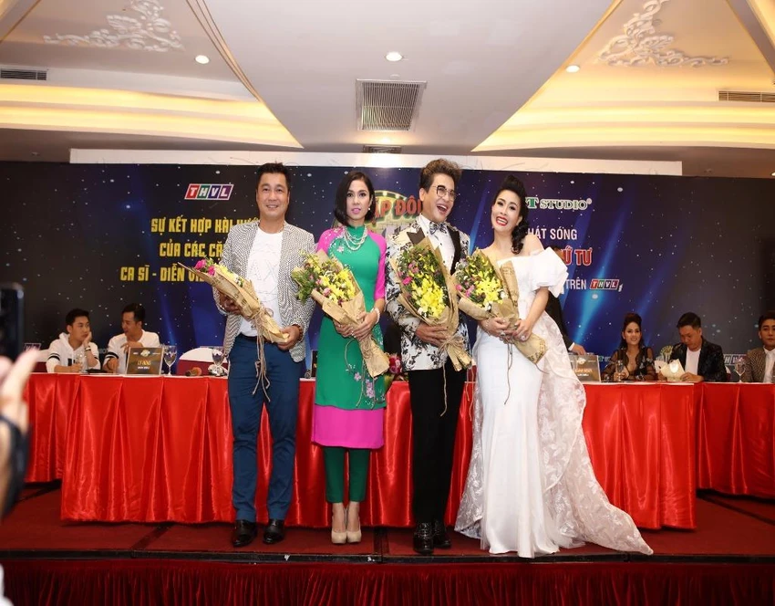 Thanh Bạch-Kiều Oanh có ăn hiếp nổi Lý Hùng-Việt Trinh ảnh 4 Hai cặp đôi giám khảo.