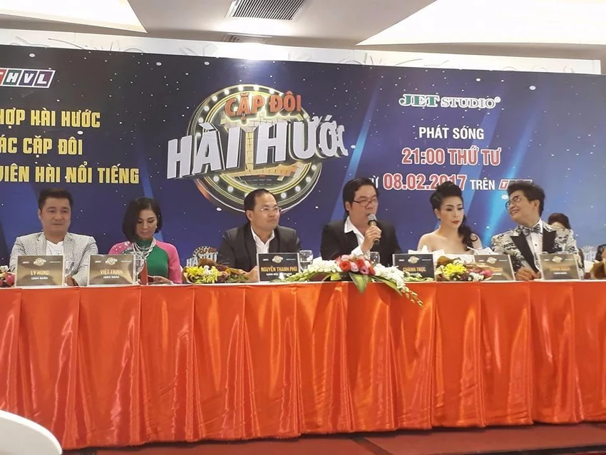 Thanh Bạch-Kiều Oanh có ăn hiếp nổi Lý Hùng-Việt Trinh ảnh 1 Lý Hùng, Việt Trinh, giám đốc sản xuất Nguyễn Thanh Phú, đạo diễn Nguyễn Thành Chánh Trực, Kiều Oanh, Thanh Bạch.