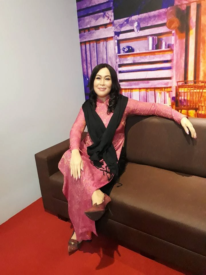 Các nghệ sĩ thích thú ngắm mình qua tượng sáp ảnh 4 Các nghệ sĩ thích thú ngắm mình qua tượng sáp ảnh 4