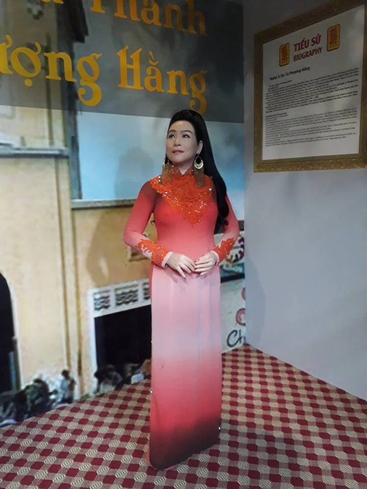 Các nghệ sĩ thích thú ngắm mình qua tượng sáp ảnh 14 Các nghệ sĩ thích thú ngắm mình qua tượng sáp ảnh 14