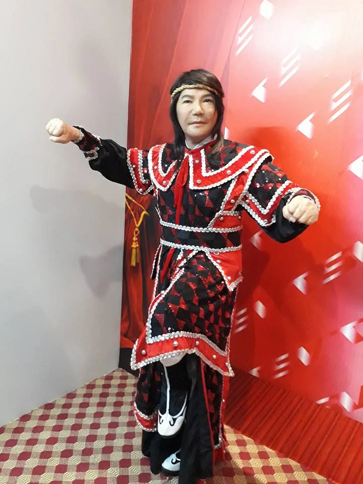 Các nghệ sĩ thích thú ngắm mình qua tượng sáp ảnh 7 Các nghệ sĩ thích thú ngắm mình qua tượng sáp ảnh 7