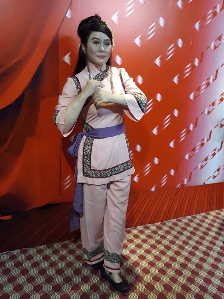Các nghệ sĩ thích thú ngắm mình qua tượng sáp ảnh 8 Các nghệ sĩ thích thú ngắm mình qua tượng sáp ảnh 8