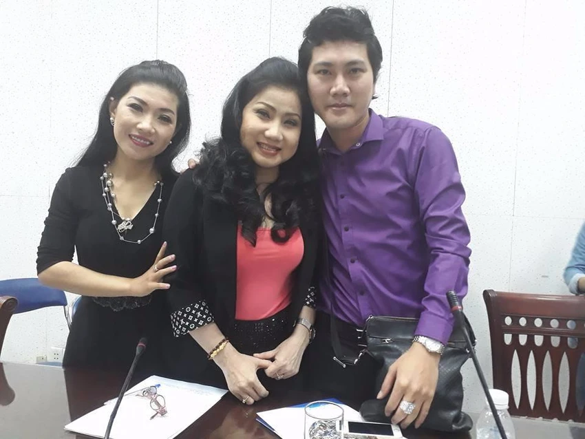 Hai thành viên ban giám khảo cuộc thi - nghệ sĩ Phượng Loan và Đào Vũ Thanh