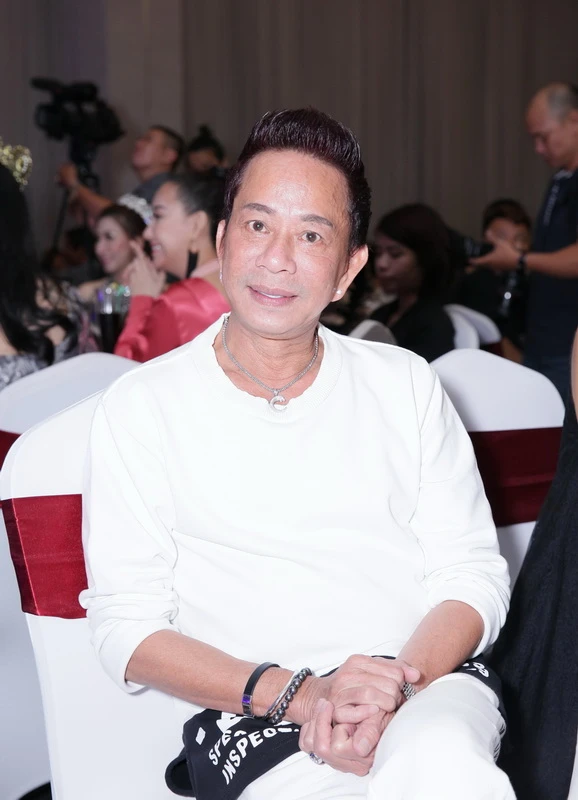 Ca sĩ “huyền thoại miền Tây” ra album 2,5 tỉ đồng ảnh 3 Ca sĩ “huyền thoại miền Tây” ra album 2,5 tỉ đồng ảnh 3