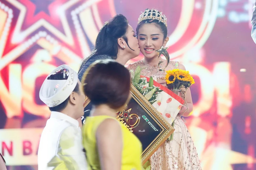 Cô bé hóa cáo làm khán giả bật khóc vì nhớ NS Khánh Nam ảnh 6 Cô bé hóa cáo làm khán giả bật khóc vì nhớ NS Khánh Nam ảnh 6