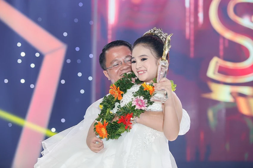 Cô bé hóa cáo làm khán giả bật khóc vì nhớ NS Khánh Nam ảnh 3 Cô bé hóa cáo làm khán giả bật khóc vì nhớ NS Khánh Nam ảnh 3