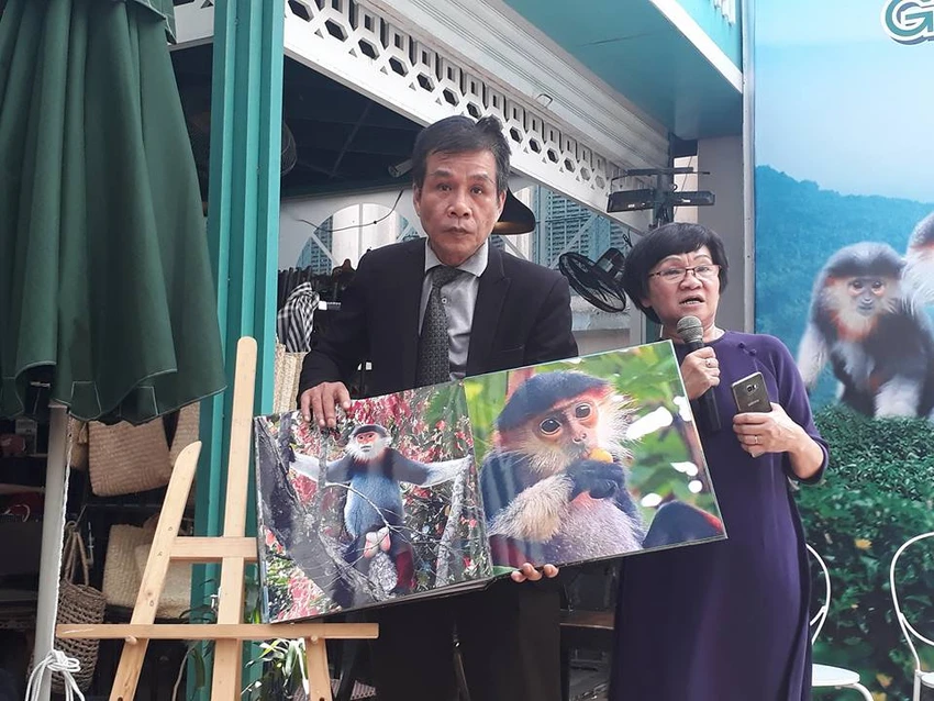 Hoa hậu bị chê xấu gây bất ngờ tại đường sách ảnh 2